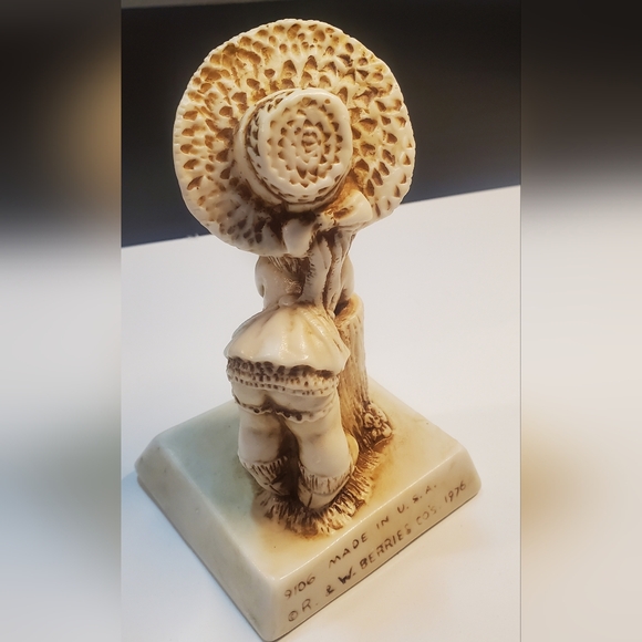 Vintage Russ and Wallace Berrie 1976 Cute Big Eyes Little Girl Figurine "I Care" - Picture 8 of 13